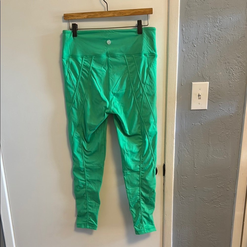 Lilly Pulitzer Large Luxletic Weekender Leggings in Gustavia Green - Picture 3 of 5